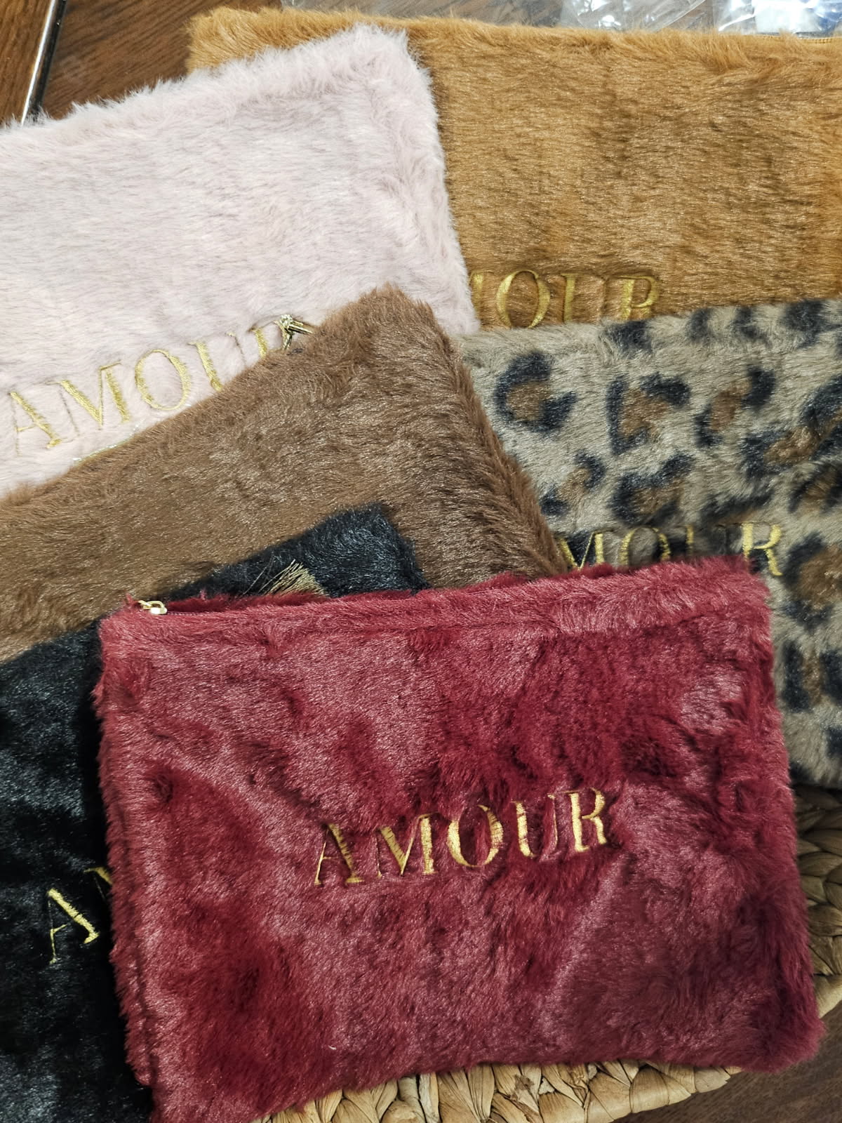 Pochette Fourrure “AMOUR”